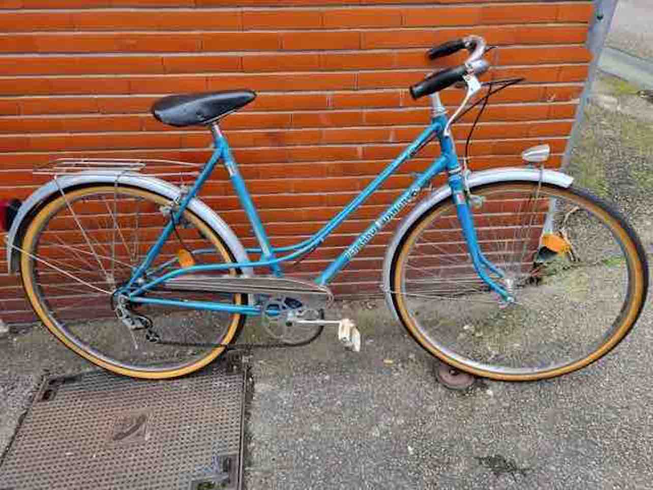 vélo vintage bleu clair